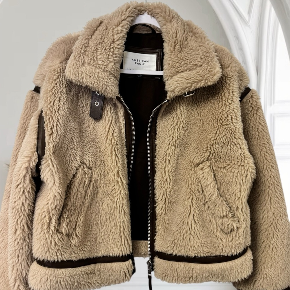 American Eagle Outfitters beige Teddy Jacket Coat size medium fits like large